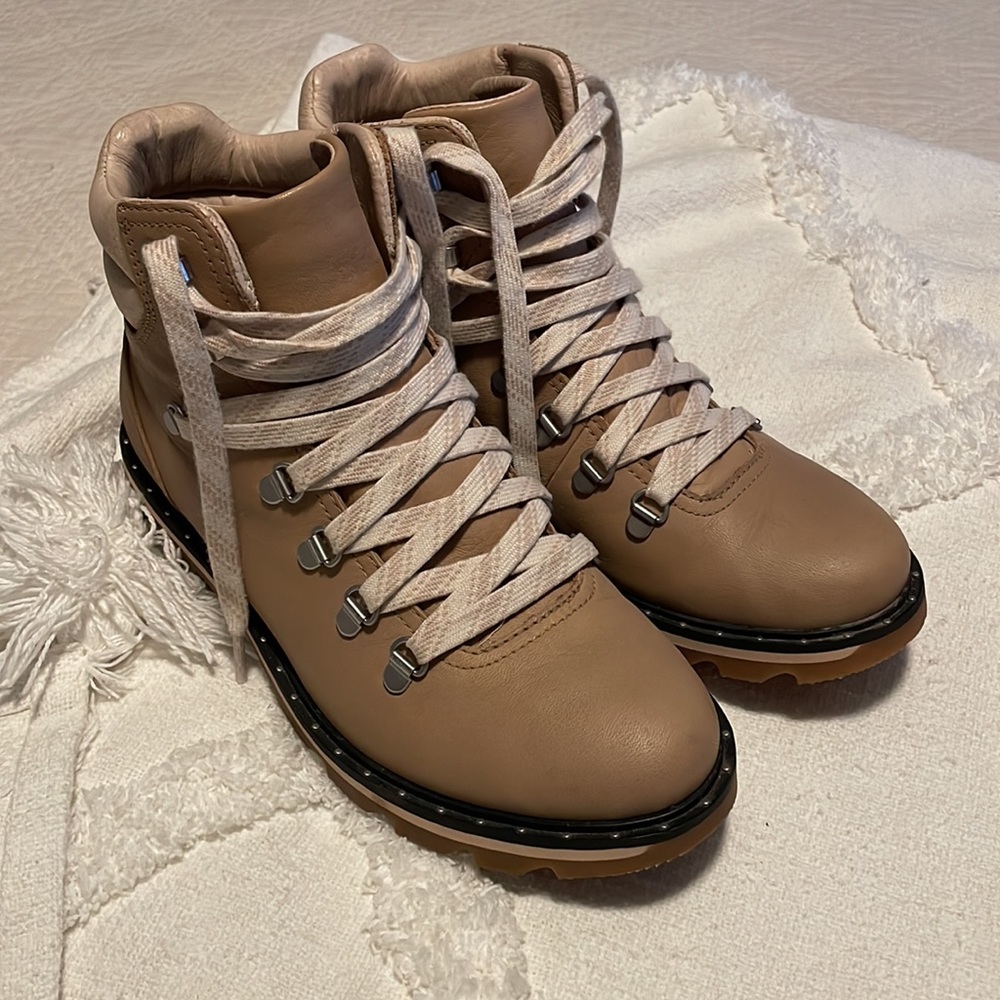 Woman’s Sorel Boots - worn twice